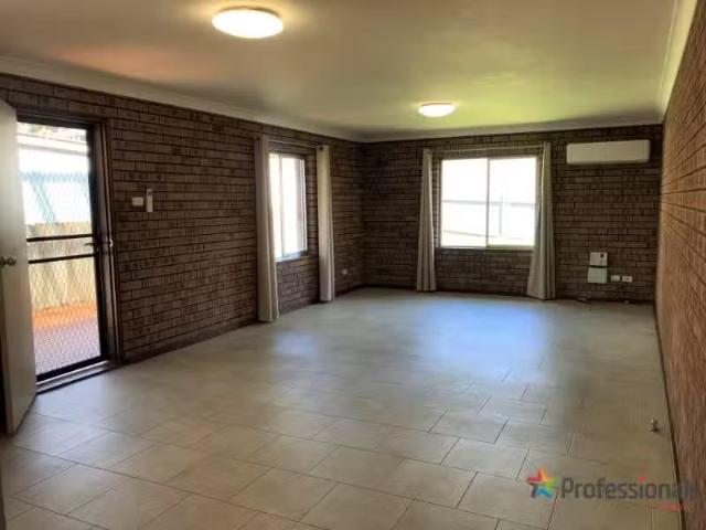 Cheap 1/186 Mckay Street, NOWRA Townhouse for rent Listed by.