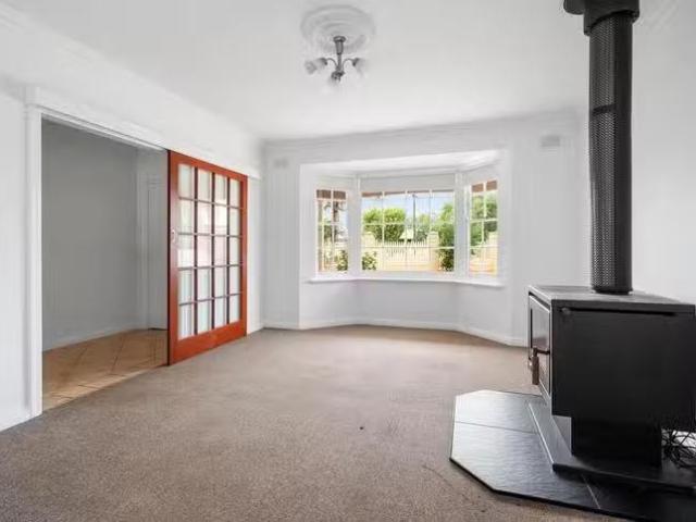 Deal! 118 Ward Street, Lamington, WA 6430