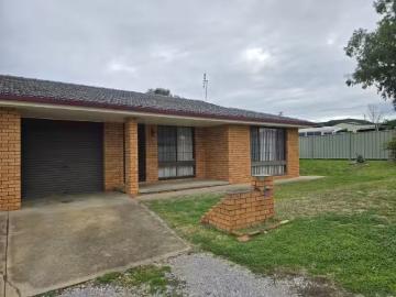 Unique 1/19 Burilla Street, South Tamworth Apartment for rent.