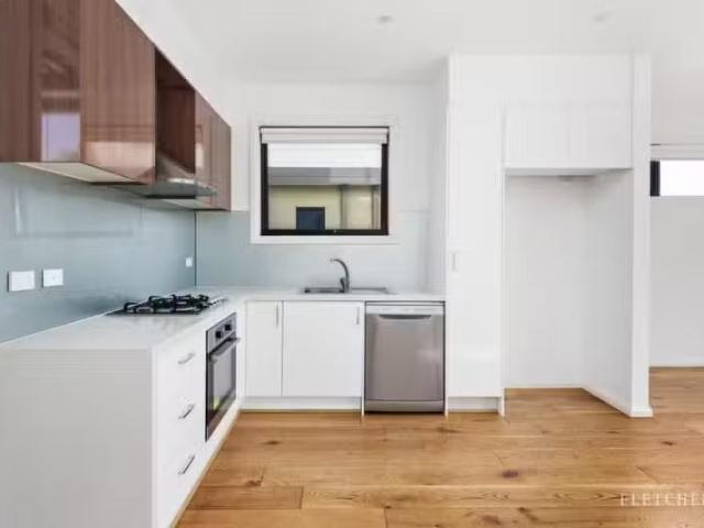 For Rent! 1/1 Timor Parade, Heidelberg West VIC 3081 Townhou.