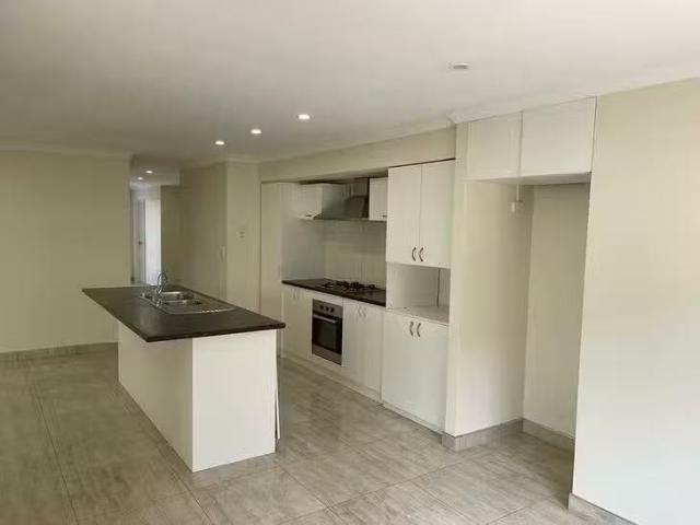 Cheap 11 Bahama Way, Banksia Grove, WA 6031