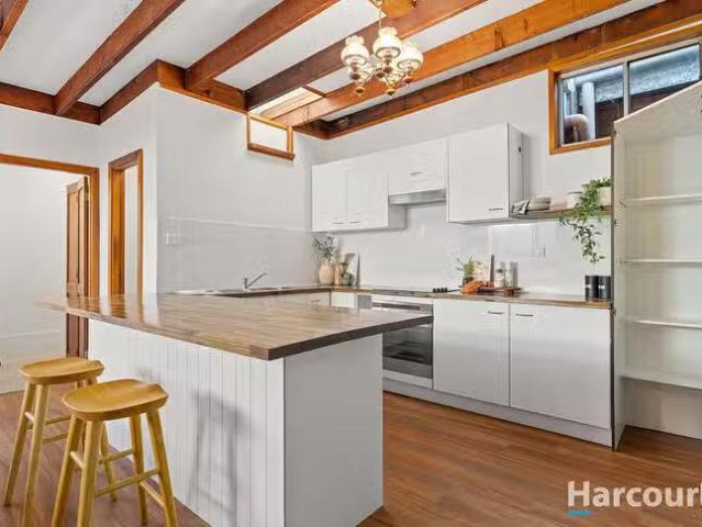Charming 11 Buchanan Street, Hamilton, NSW 2303