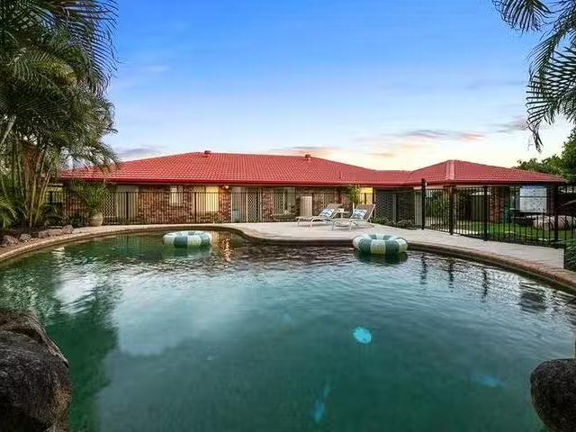 Deal! 11 Cheviot Place, Sinnamon Park, QLD 4073