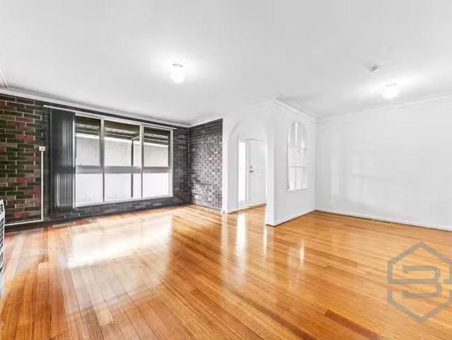 Cozy 11 Clifton Grove, Lalor, VIC 3075
