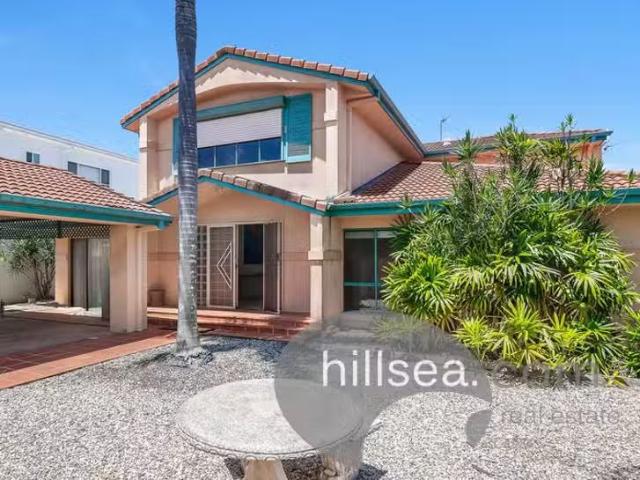 Deal! 11 Drysdale Place, Paradise Point, QLD 4216