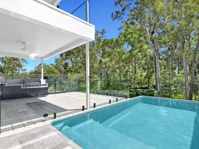Cheap 11 Hillsea Court, ARUNDEL, QLD 4214 House for Rent