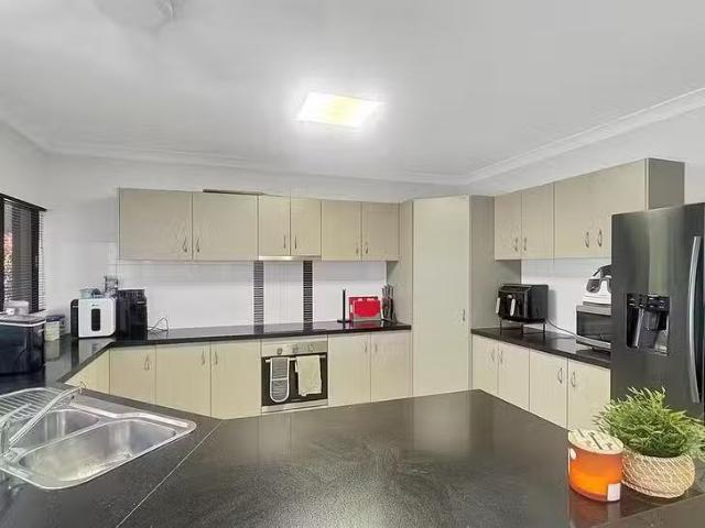 Nice /11 Kaban Grove, Trinity Park, QLD 4879
