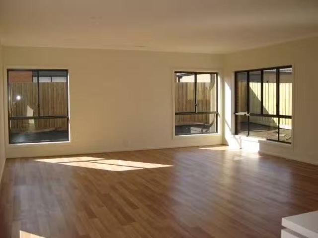 Rental! 11 Lanark Place, Deer Park VIC 3023