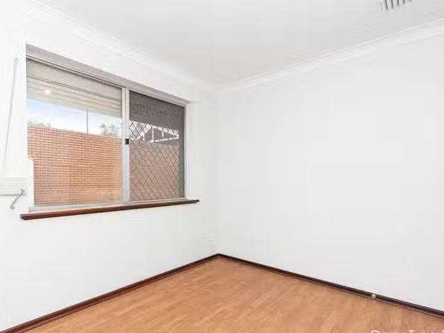 New 11 Lowan Loop, Karawara, WA 6152
