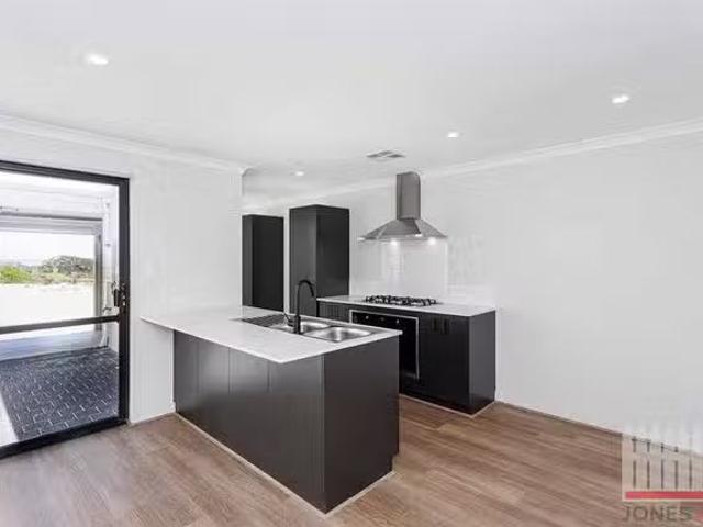 Cozy 11 Lowlands Road, Two Rocks, WA 6037