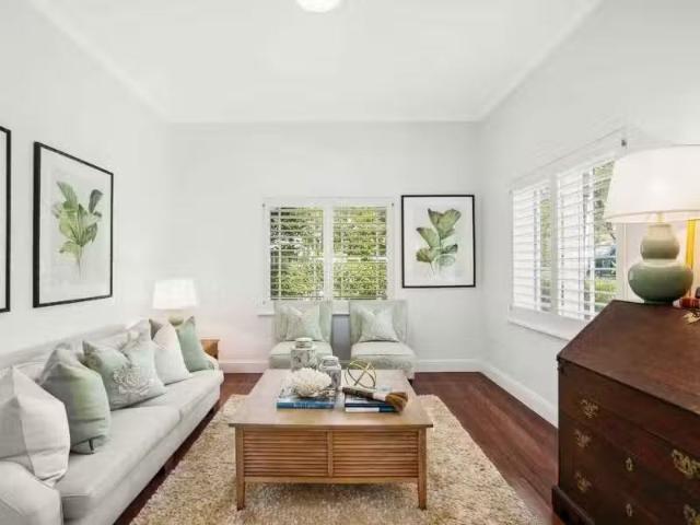 Cozy 11 Narooma Road, Northbridge House for rent Listed by Em.