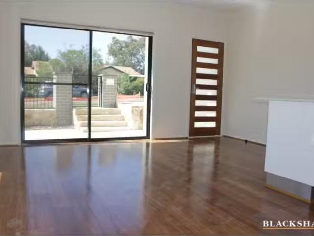 Nice 1/1 Ross Road, Queanbeyan Townhouse for rent Listed by Q.