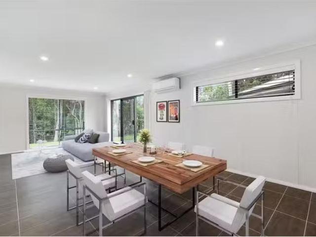 Cozy 11C Brushbox Road, COORANBONG House for rent Listed by P.