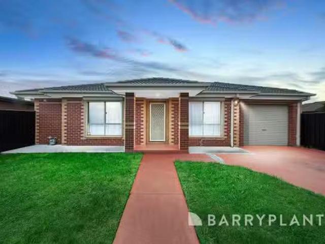 Unique 1/200 Biggs Street, St Albans VIC 3021