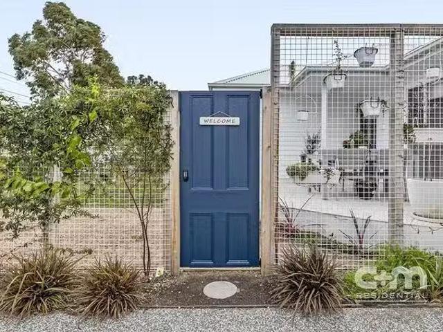 Unique 1/20 Middle Street, Hadfield, VIC 3046