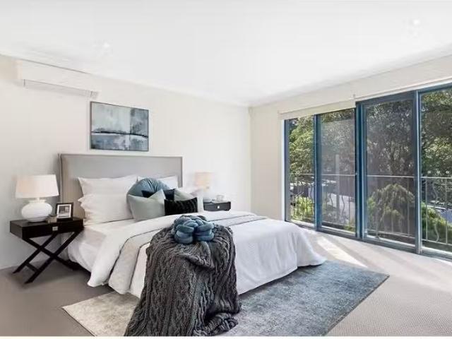 Deal! 1/21 Birriga Road, Bellevue Hill Townhouse for rent Lis.