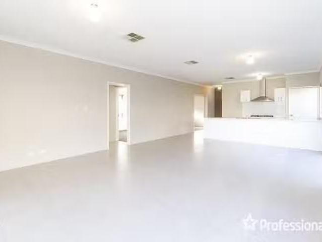 For Rent! 121 Honeywood Avenue, Wandi, WA 6167