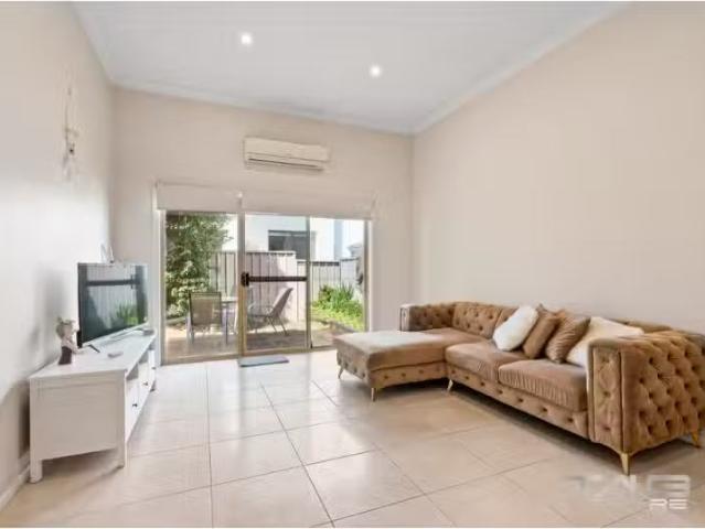 Cheap 12/1 Page Street, WENTWORTHVILLE Apartment for rent Lis.