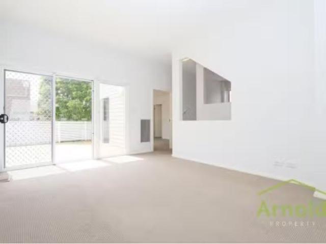 Deal! 12/4 Crawford Lane, MOUNT HUTTON Townhouse for rent Lis.