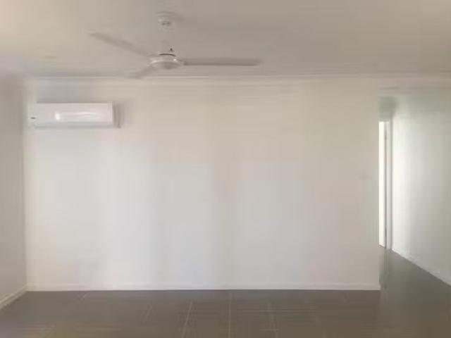 Nice 1/24 Ainslie Street, Marsden, QLD 4132