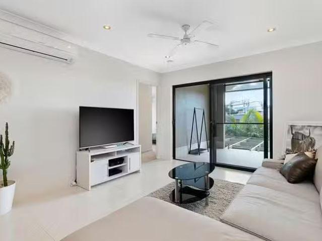 Deal! 1/255 Wynnum Road, Norman Park, QLD 4170
