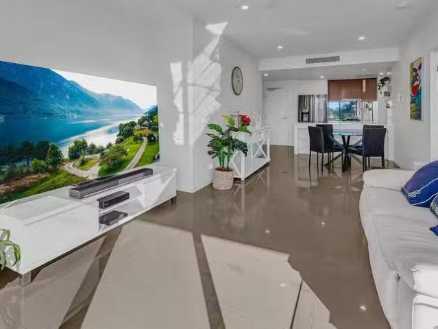Just in! 126/37 Sickle Avenue, Hope Island, QLD 4212