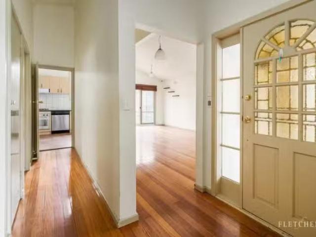 Unique 1/270 Wantirna Road, Wantirna VIC 3152 Unit Auction