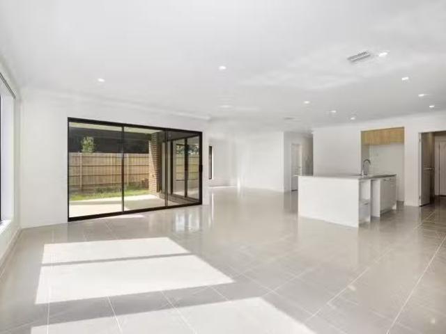 Unique 127 Dandelion Drive, Rowville, VIC 3178