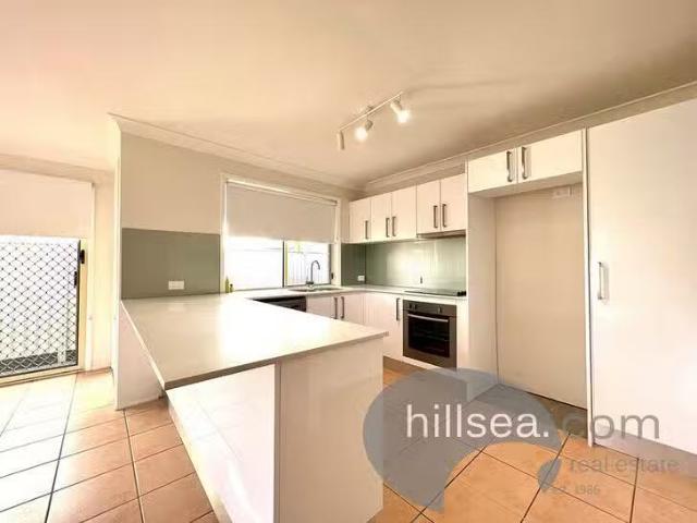 For Rent! 1/28 Drake Avenue, Paradise Point, QLD 4216