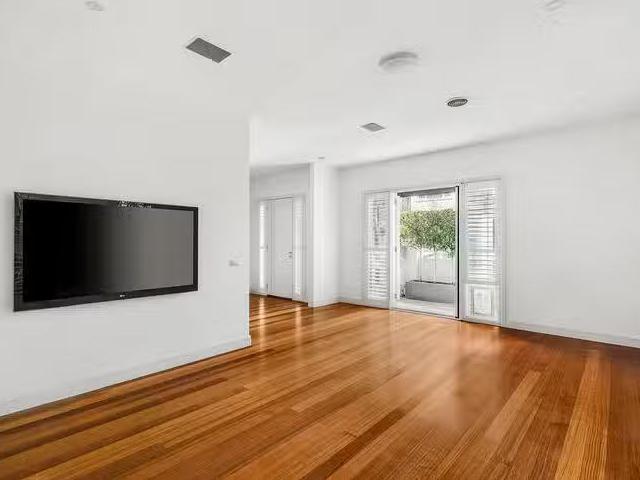 Unique 1/29 Kensington Road, South Yarra, VIC 3141