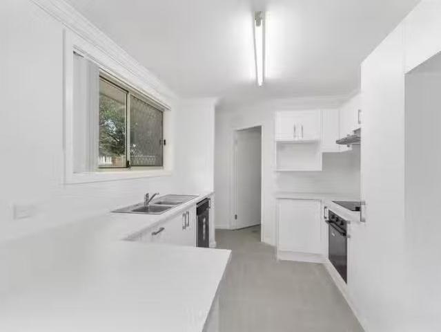 Charming 1/29 Railway Street, Corrimal, NSW 2518