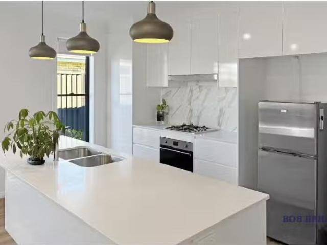Unique 12 Tide Crescent, Dubbo Townhouse for rent Listed by M.