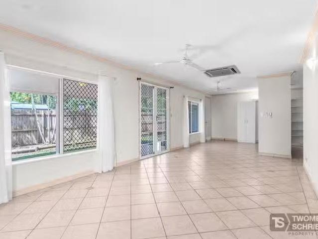 Unique 12 Toolong Close, Smithfield, QLD 4878