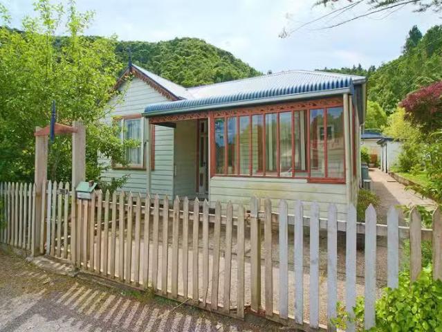 New 12 Austin Street, QUEENSTOWN, TAS 7467 House for Rent