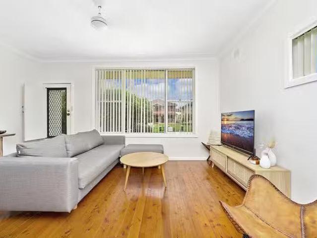 Cheap 12 Balmoral Street, Balgownie, NSW 2519