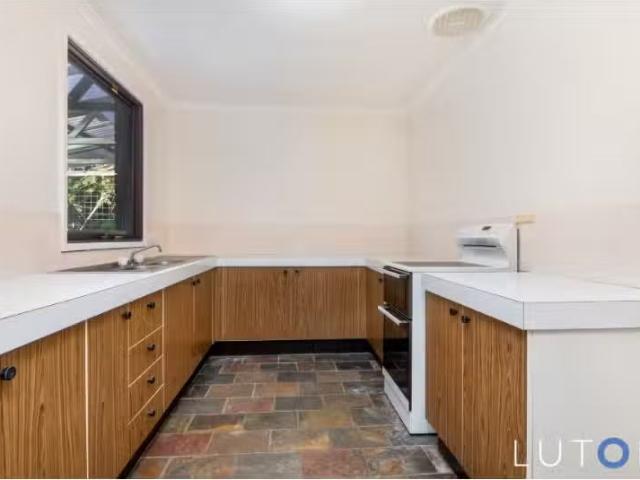 Cozy 12 Bromley Street, Wanniassa House for rent Listed by Ch.