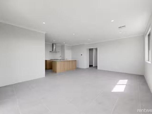 Cozy 12 Brilliance Avenue, Eglinton, WA 6034