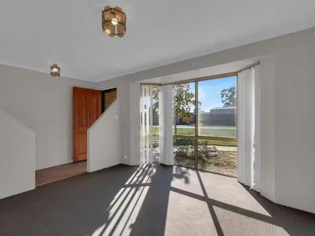 Deal! 12 Dulverson Place, South Lake, WA 6164