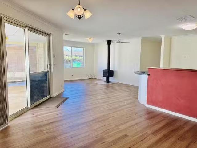 Cozy 12 Glenfield Drive, Australind, WA 6233