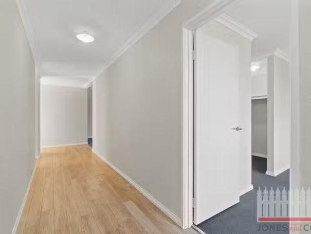 Cheap 12 Mariala Vista, Yanchep, WA 6035
