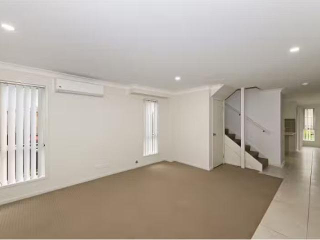 Deal! 12 Moffitt Place, Morisset Townhouse for rent Listed by.