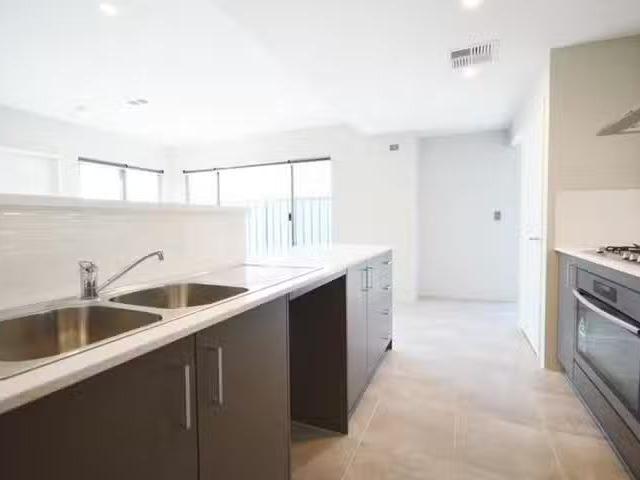 Cheap 12A Primrose Loop, Byford, WA 6122