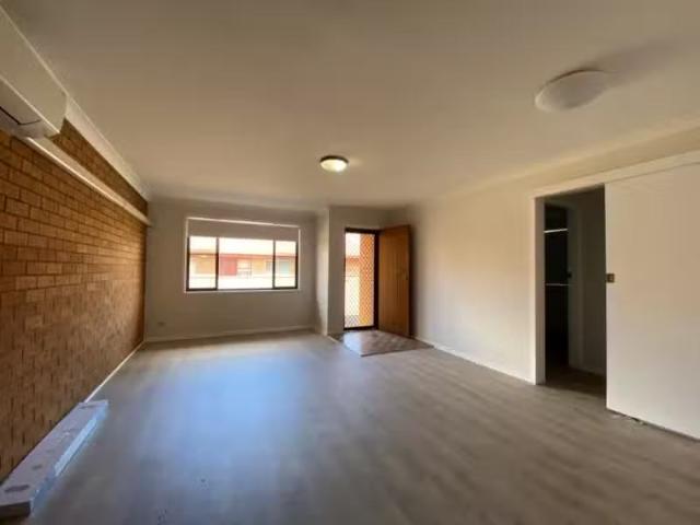 Just in! 1/30 Lydia St, South Tamworth Apartment for rent Lis.