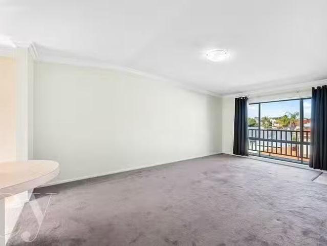 Nice 13/140 Melville Parade, Como, WA 6152