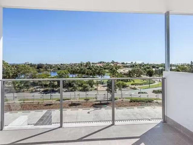 Unique 13/27 Discovery Drive, North Lakes, QLD 4509