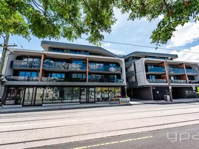 Cozy 13/294 Keilor Road, Essendon North VIC 3041