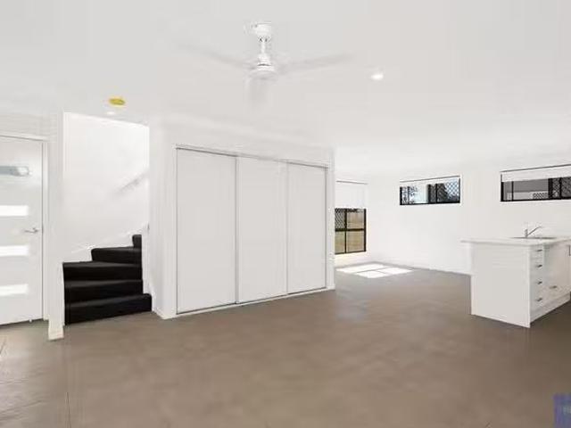 Nice 1/32 Clarks Road, Loganholme, QLD 4129