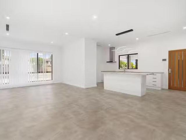 Deal! 132 Lawrence Street, Wodonga, VIC 3690
