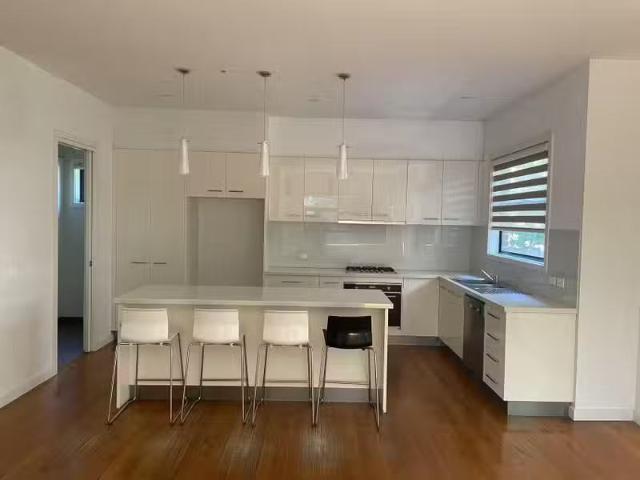 Cheap 1/32 Mccomas Grove, Burwood VIC 3125