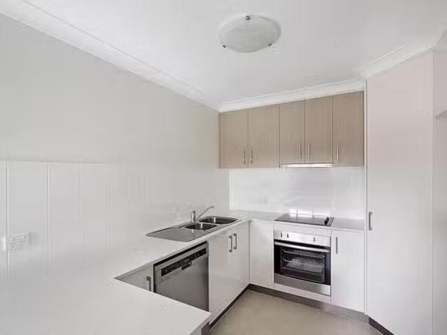 Cozy 1/35 Woleebee Drive, Glenvale, QLD 4350